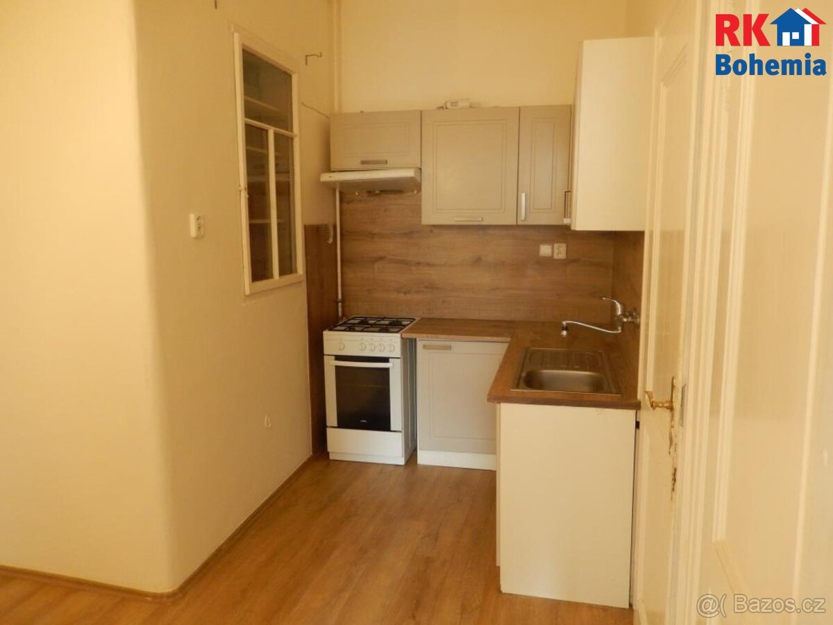 Nabízíme k pronájmu byt 2+1 o ploše 45m2+sklep v 4NP s výtah