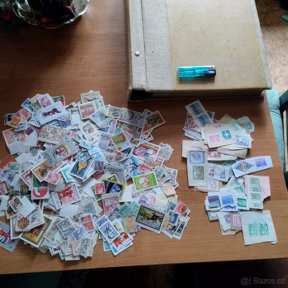 sběratelské známky mix 800 ks.+ album+ výstřižky bloky serie