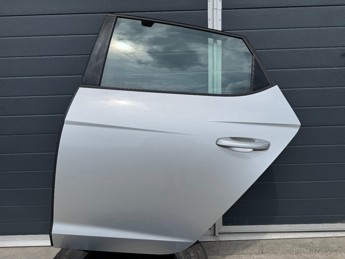 Dveře Seat Leon 5F hatchback levé zadní , kód barvy LX7W
