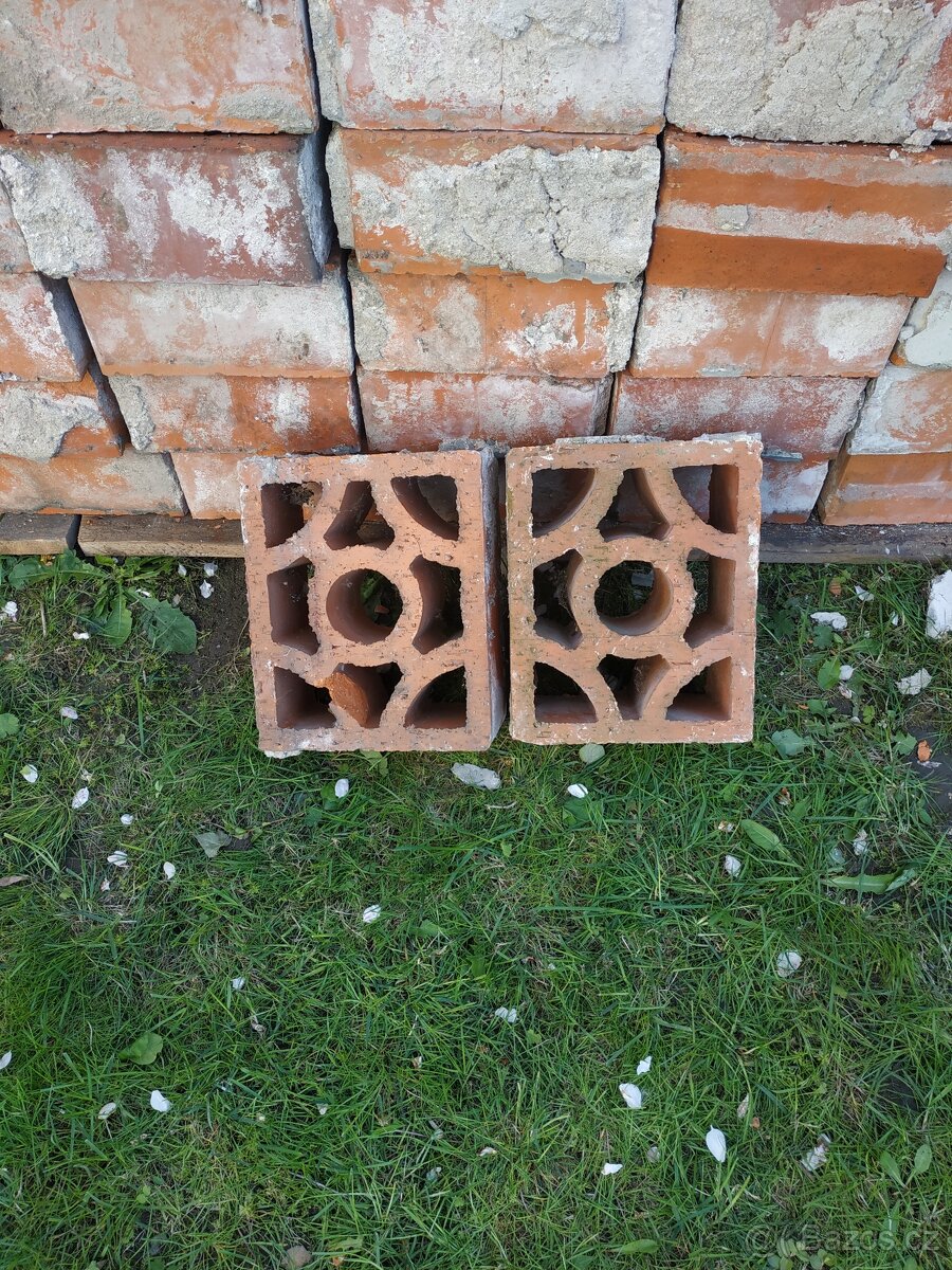 Prodám plotové cihly