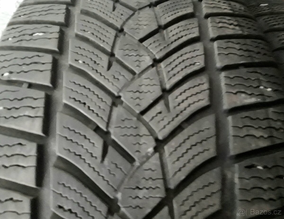 Sada zimních pneu 225/55 R18 Goodyear