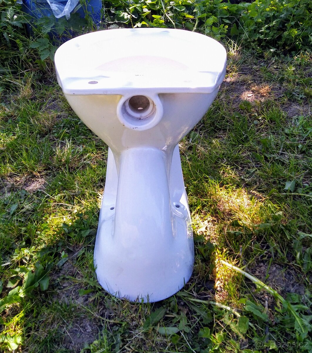 WC mísa se spodním vývodem