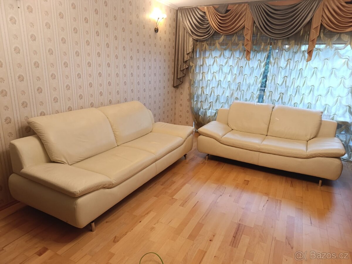 Kožená sedací souprava.