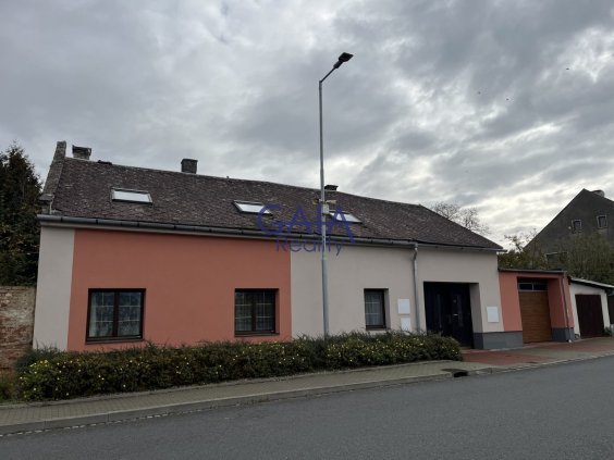 Svésedlice - Rodinný dům 7+1 kousek od města i dálnice