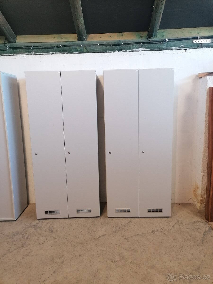 Dvoudveřové převlíkací uzamikatelné skříňky
