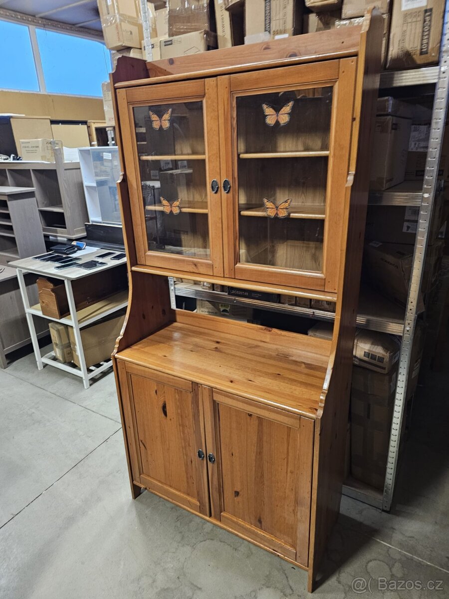 VITRÍNA - PŘÍBORNÍK IKEA LEKSVIK