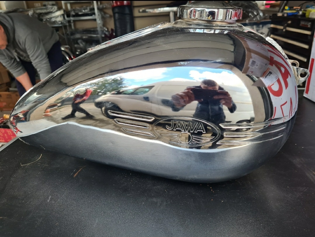 Novonachromovaná nádrž jawa 250 perak komunista