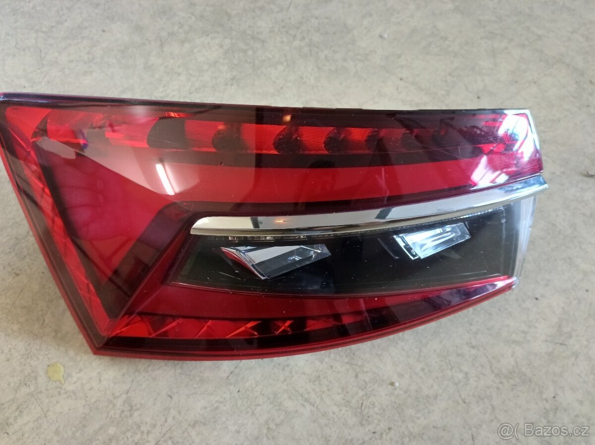 Škoda Superb 3 combi - Zadní levé světlo 3V9945207C