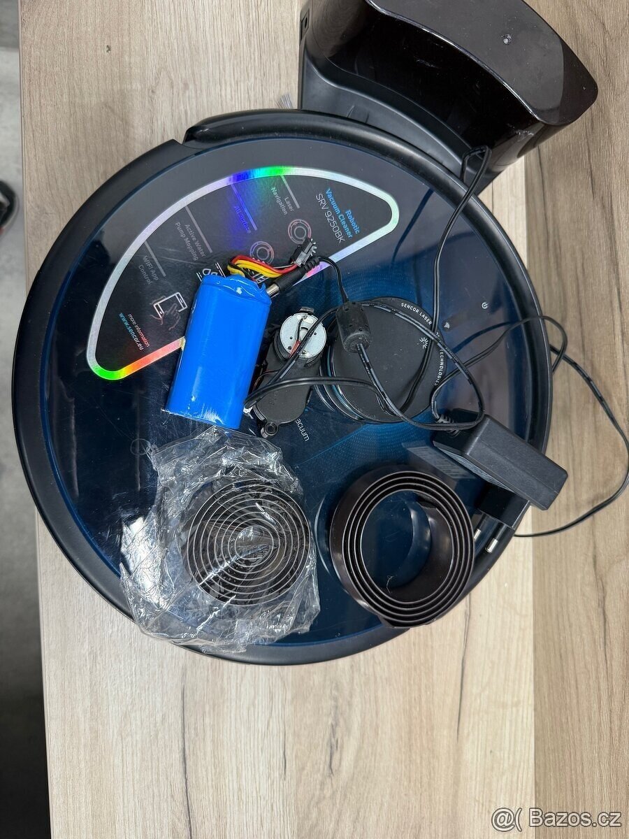 Robotický vysavač Sencor SRV 9250BK 2v1 NA DÍLY
