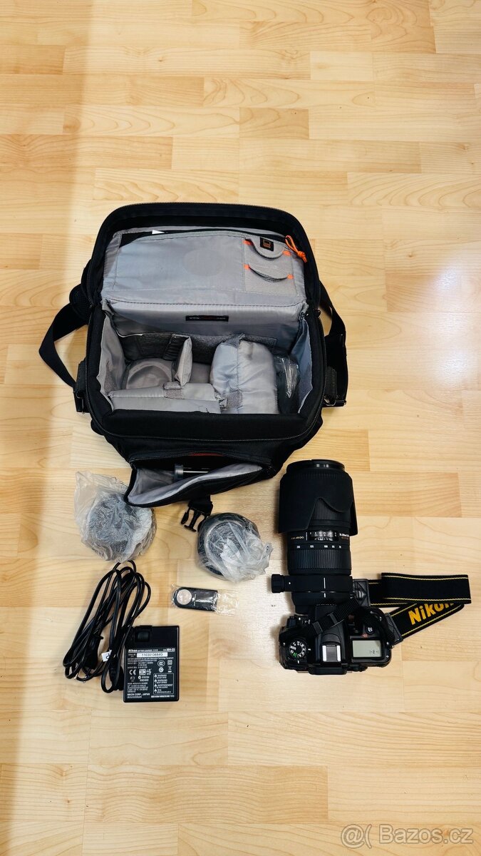 Nikon s objektivy a příslušenstvím