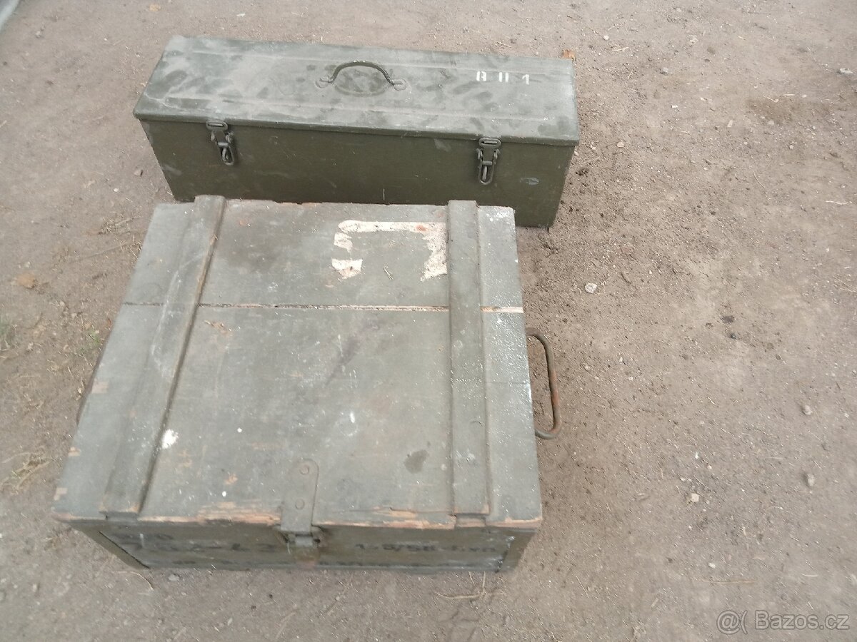 Nalezené vojenské věci.