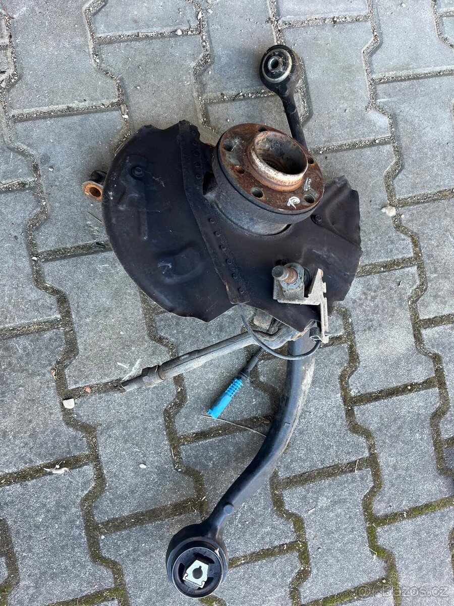 Bmw x5 e53 přední těhlice - náboje