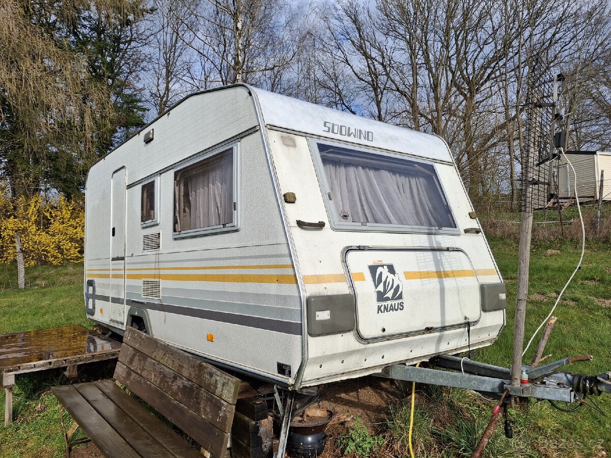 Karavan Knaus Sudwind s předstanem