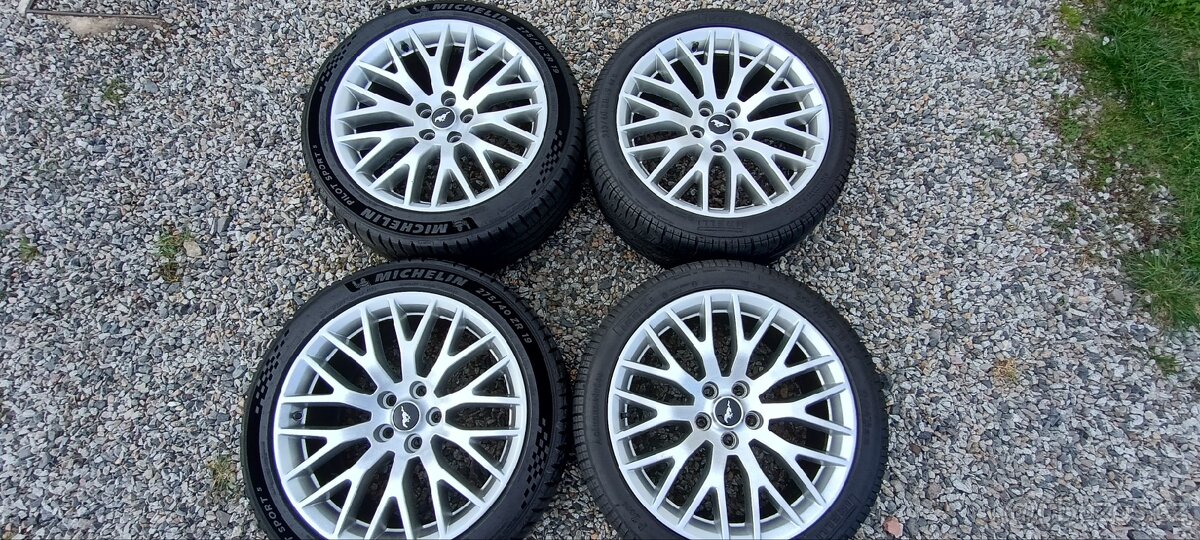 ALU kola Ford Mustang