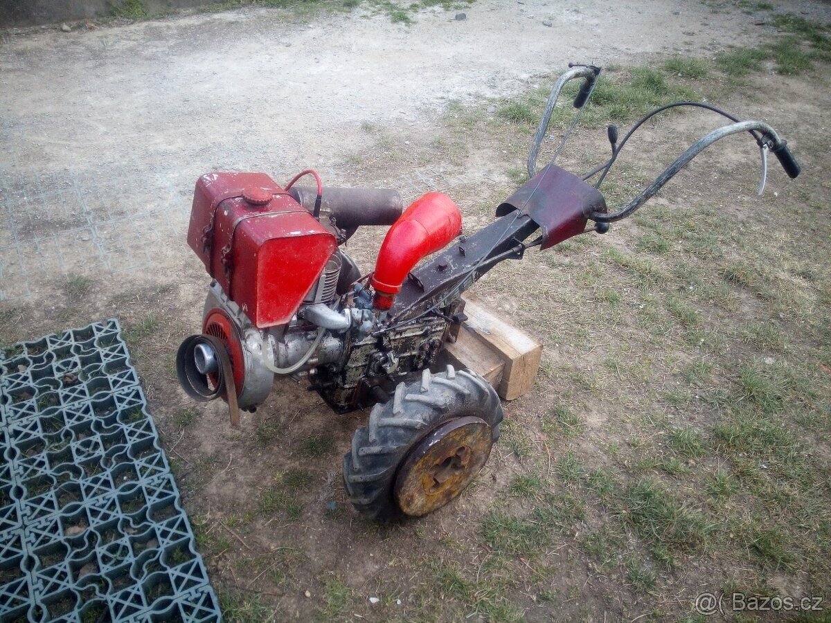 malotraktor TJ-5 Agrostroj Jičín 2ks