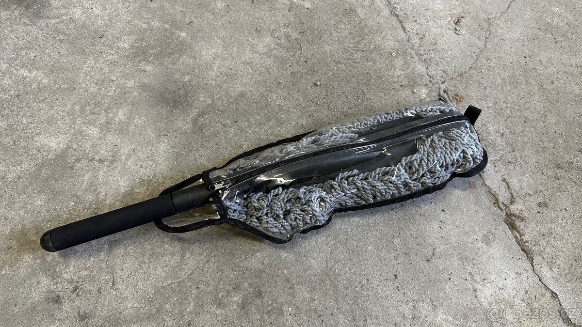 Mikrovláknová prachovka s rukojetí Auto Finesse Dust Buddy