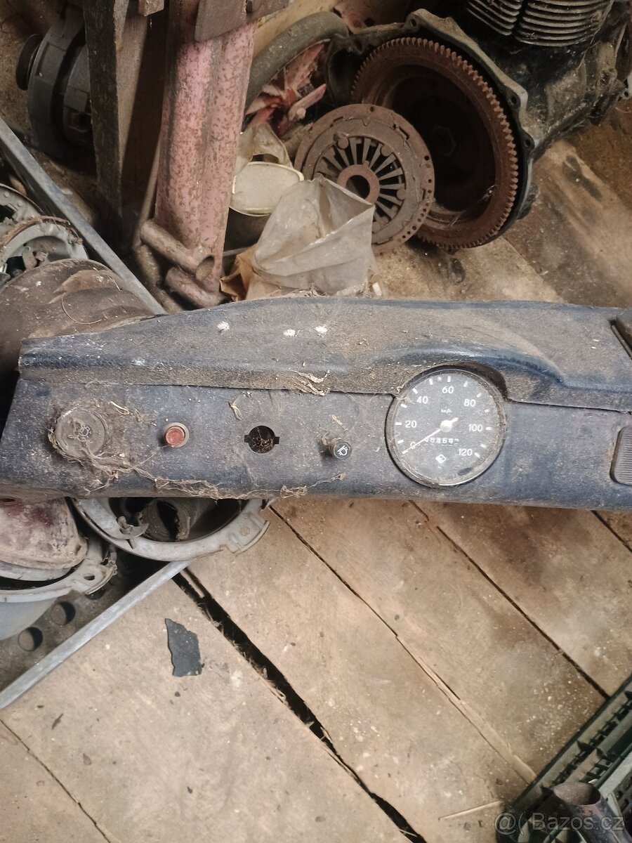 Trabant palubní deska
