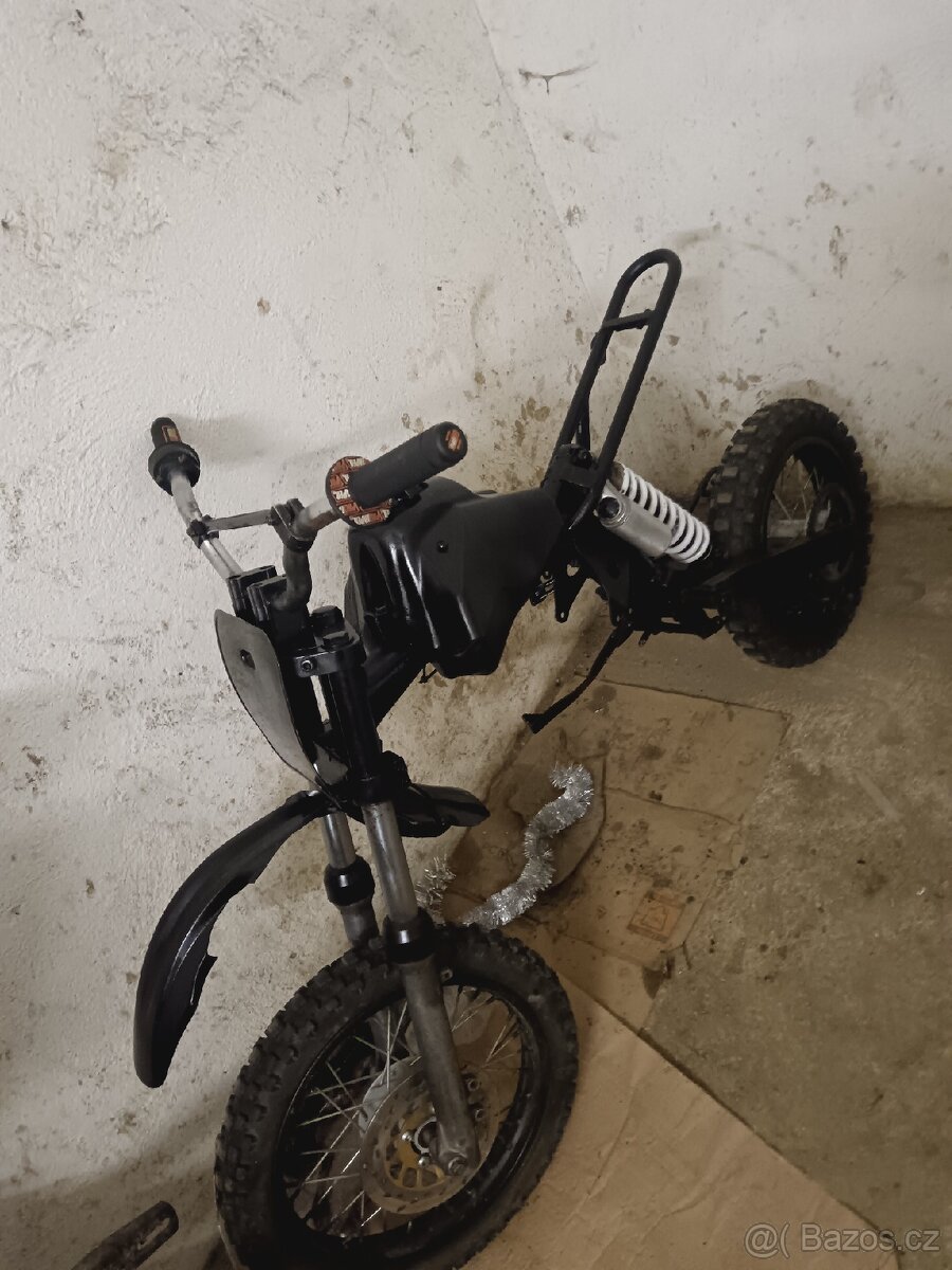 Oprava a lakování díly či plastu a motorek