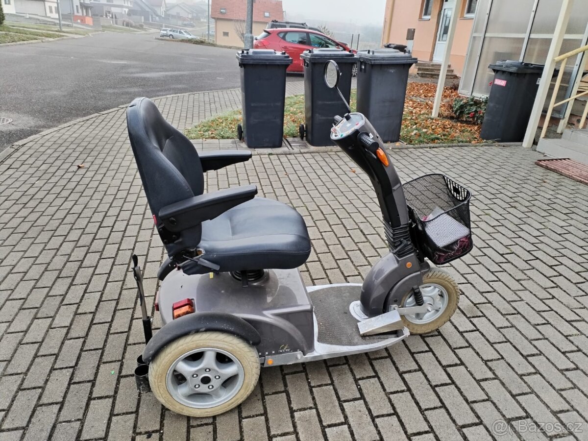 Prodám elektrický invalidní vozík