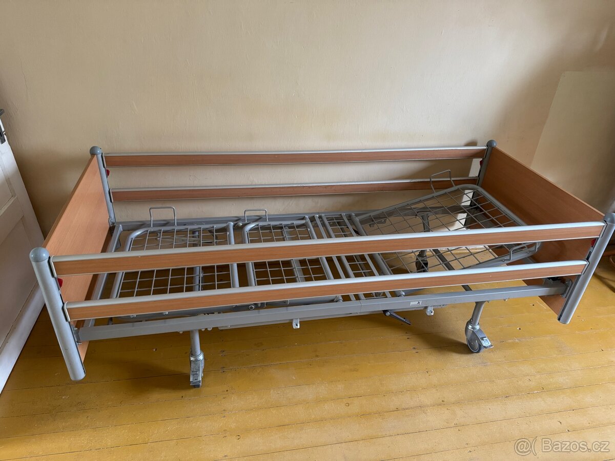 Zdravotní polohovací postel mechanická