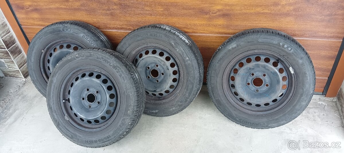 Letní pneu s disky 195/65 R15 rozteč 5x112mm