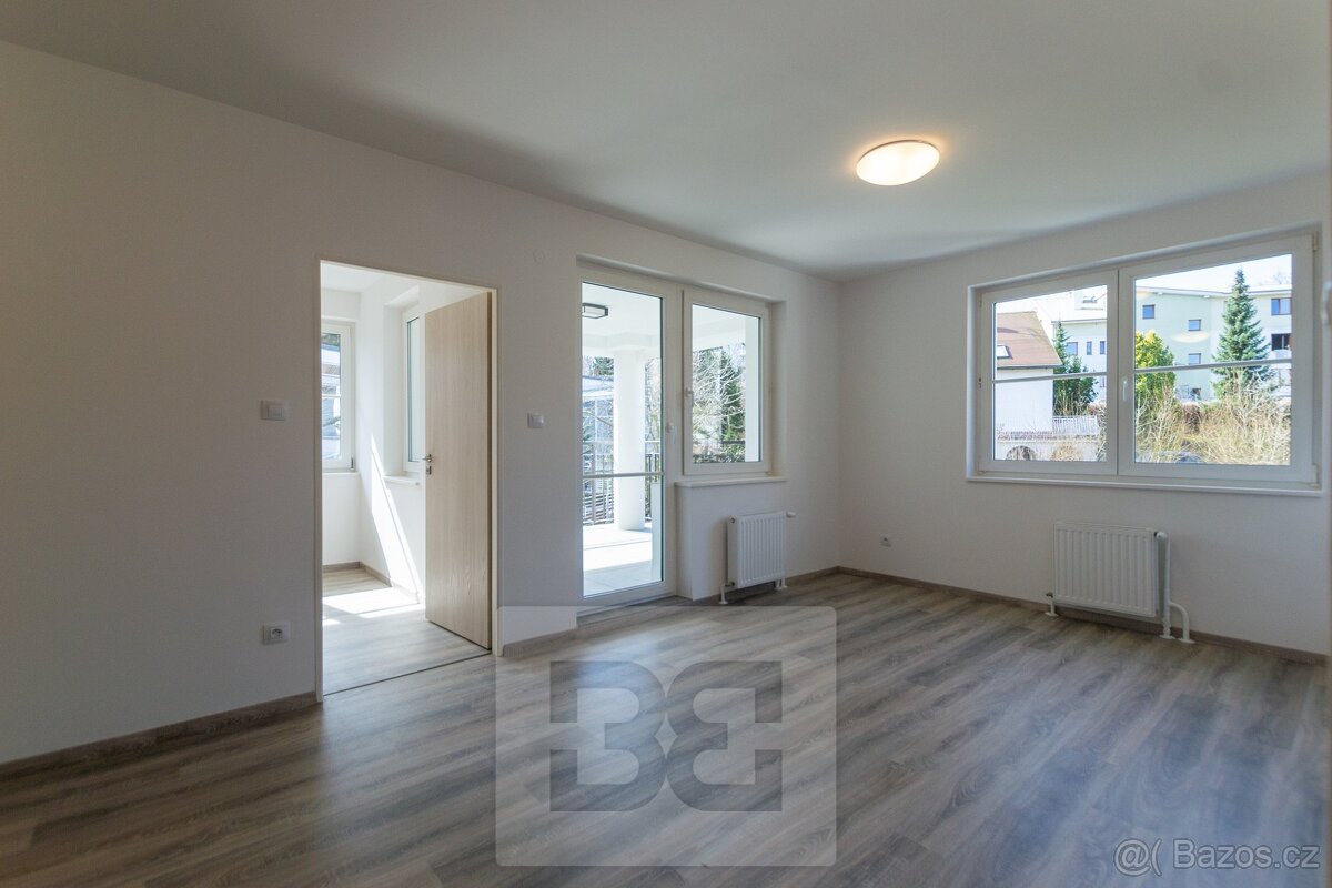 Pronájem bytu 2+kk 50 m2 s balkonem v rekonstruované vile.