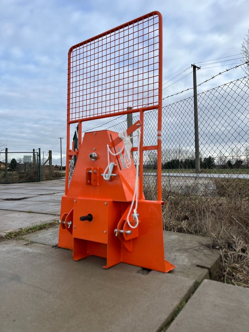 Prodám lesní naviják 2 tuny za malotraktor, platí do smazání