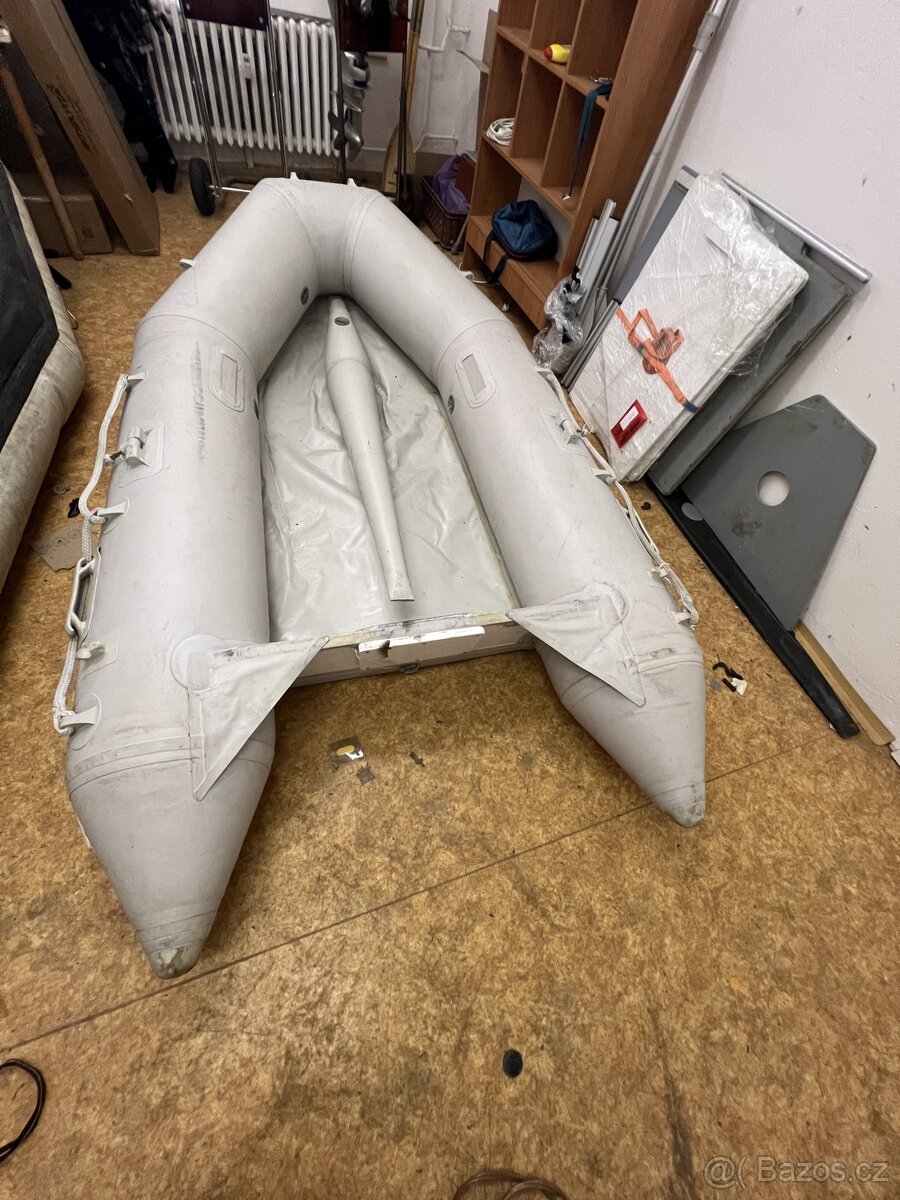 Clun Quicksilver 270 s motorem Johnson 5 (6)hp