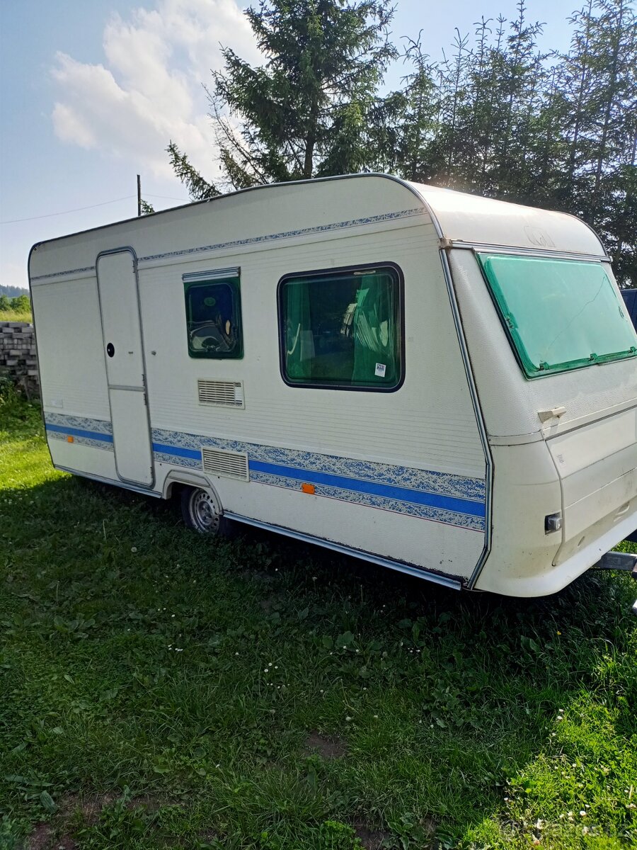 Obytný přívěs Adria UNICA 430