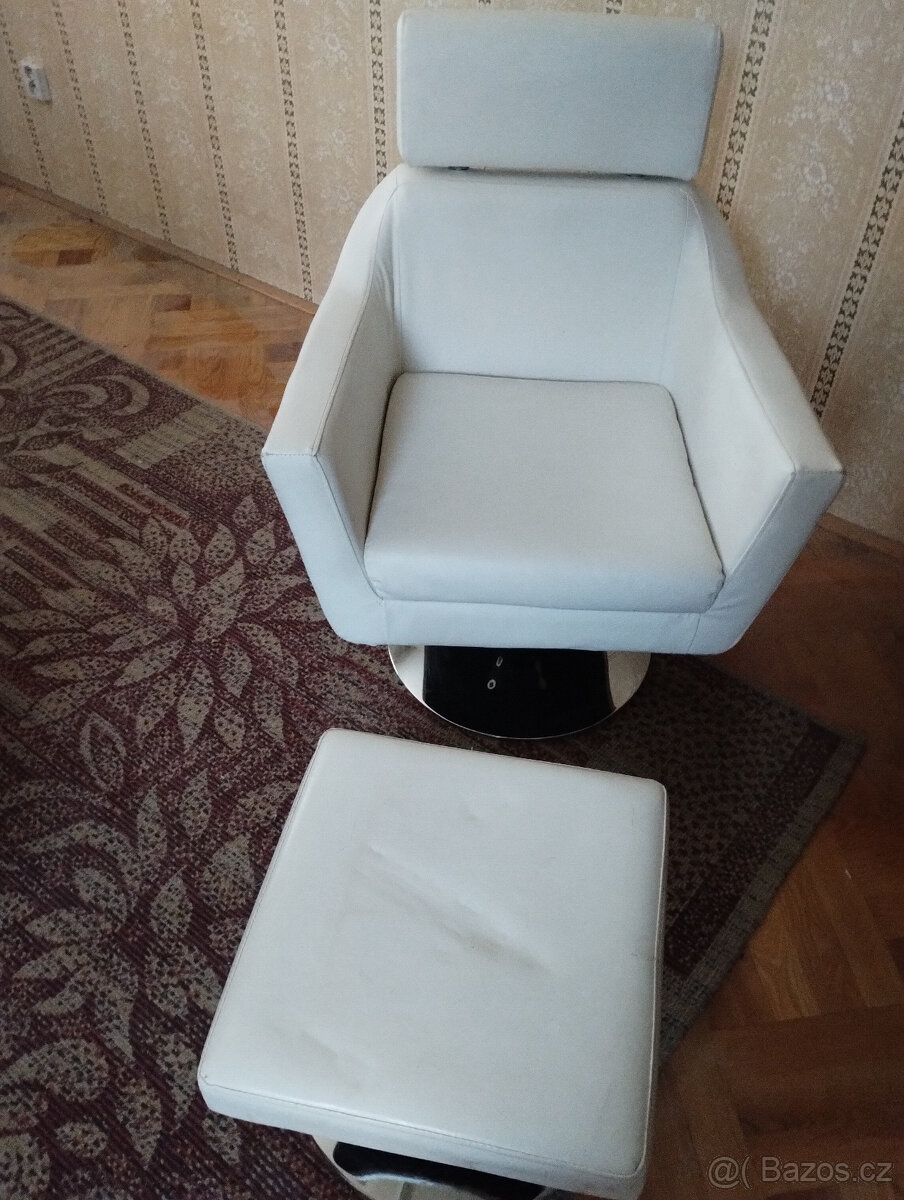Křeslo s podnožkou