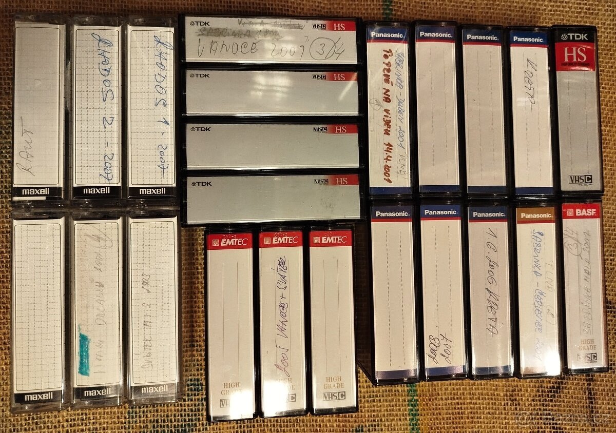23x video kazeta VHS-C (MAXELL, TDK, PANASONIC, EMTEC, BASF)