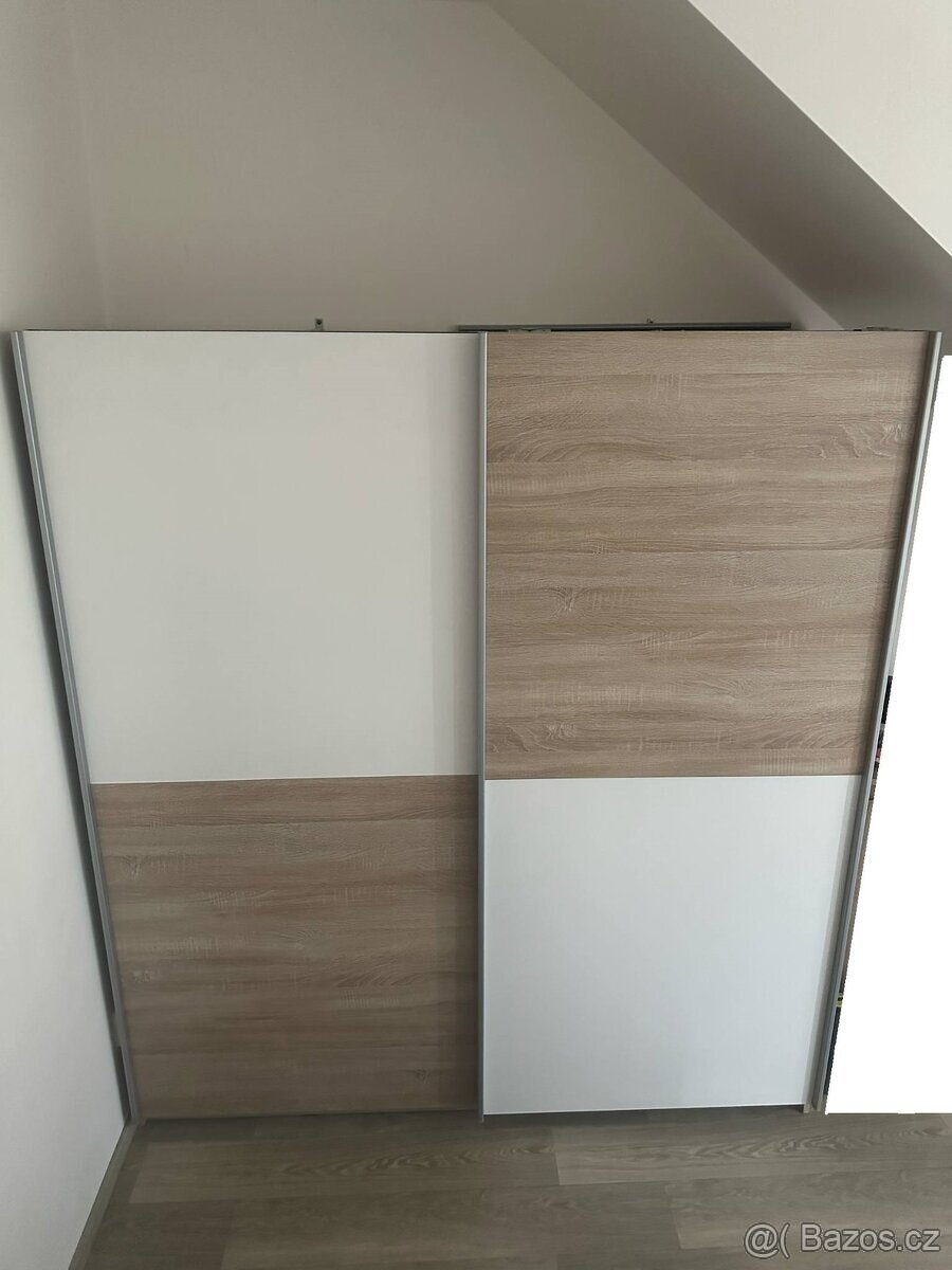Šatní skříň