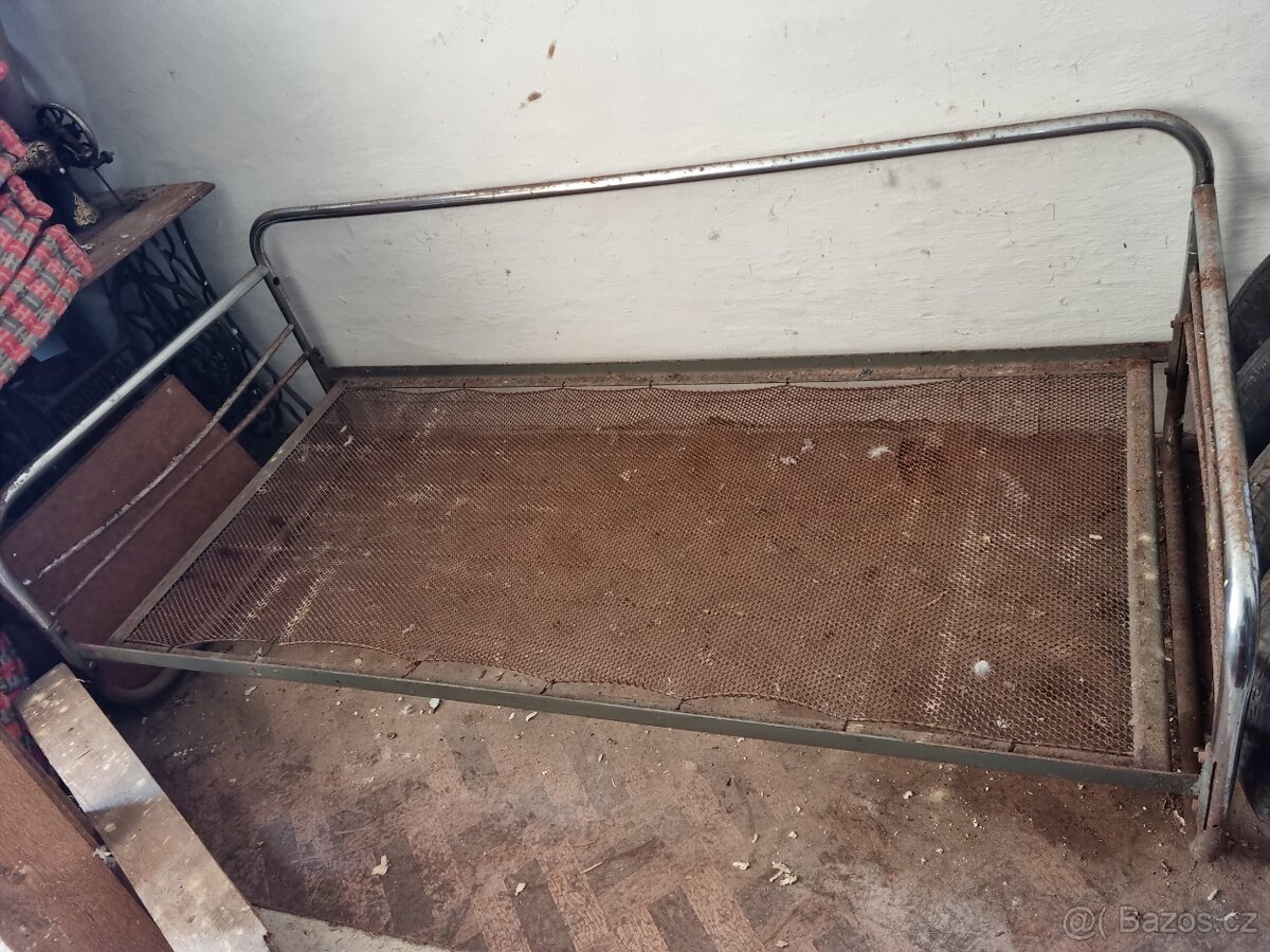 Prodam postel z pochromovanych trubek