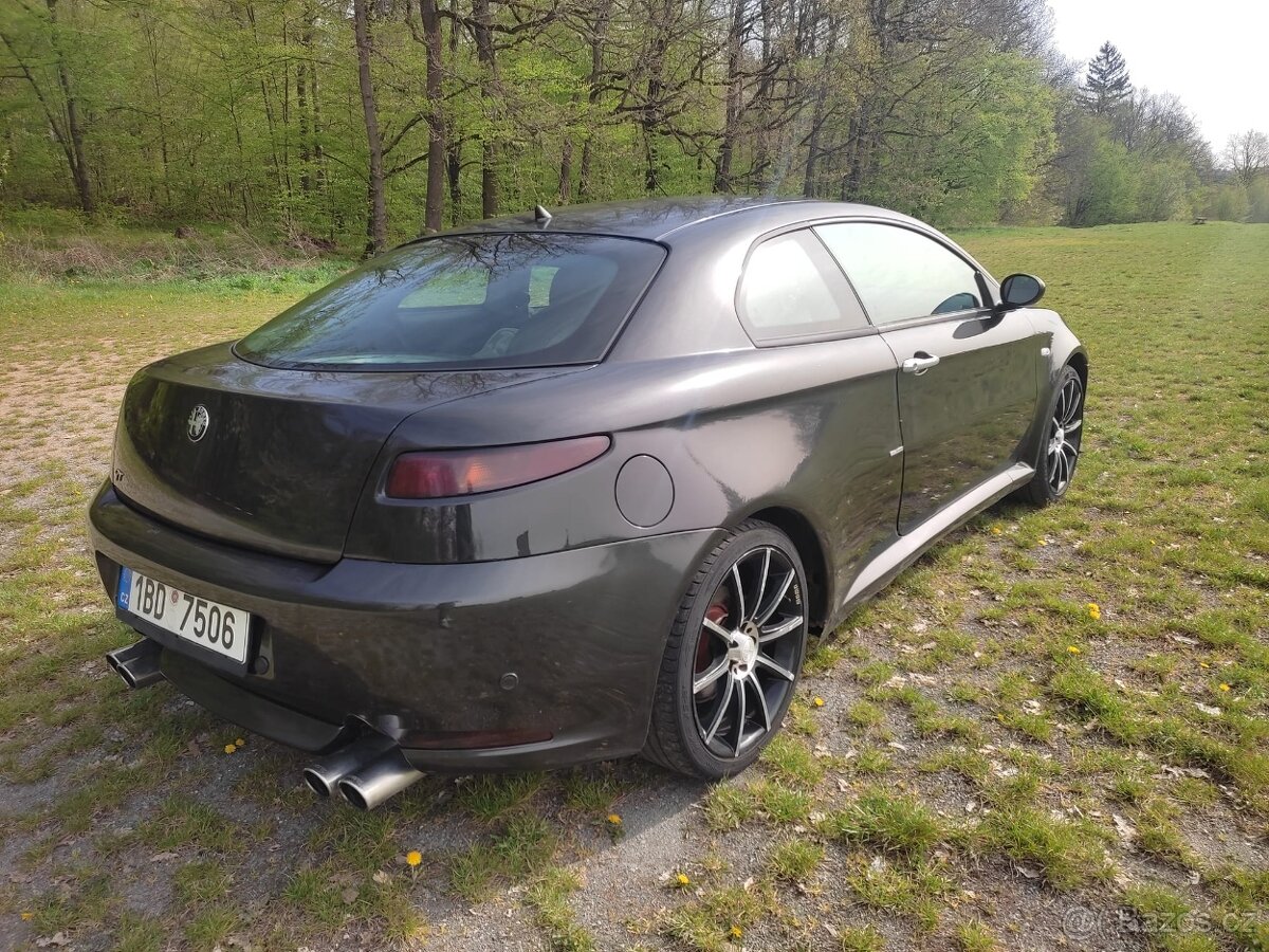 Alfa Romeo GT benzín