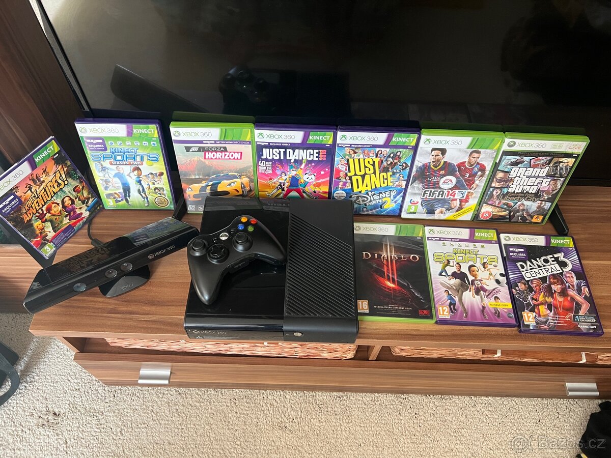 Xbox 360 + Kinect + ovladač + 10 her