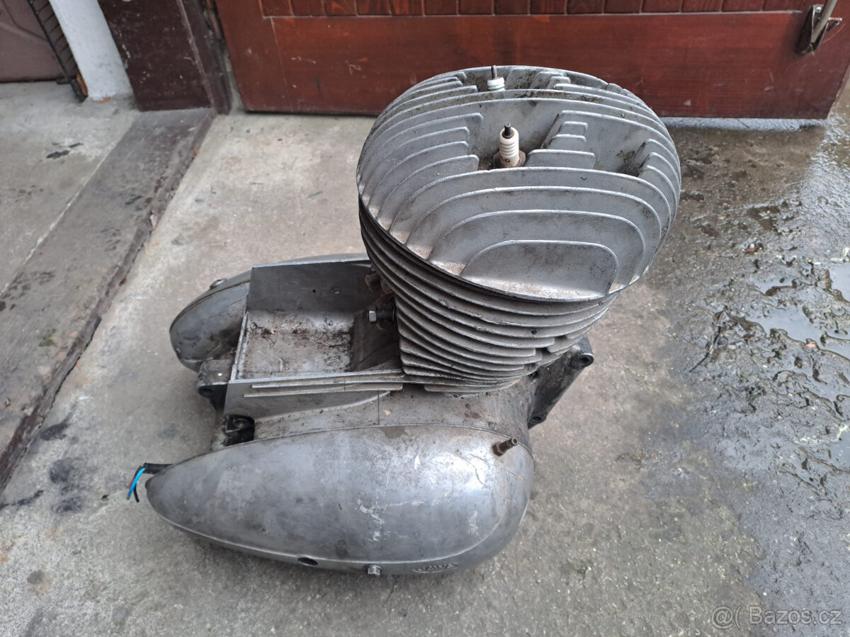 Motor jawa 579 s výrobním číslem i bez něj