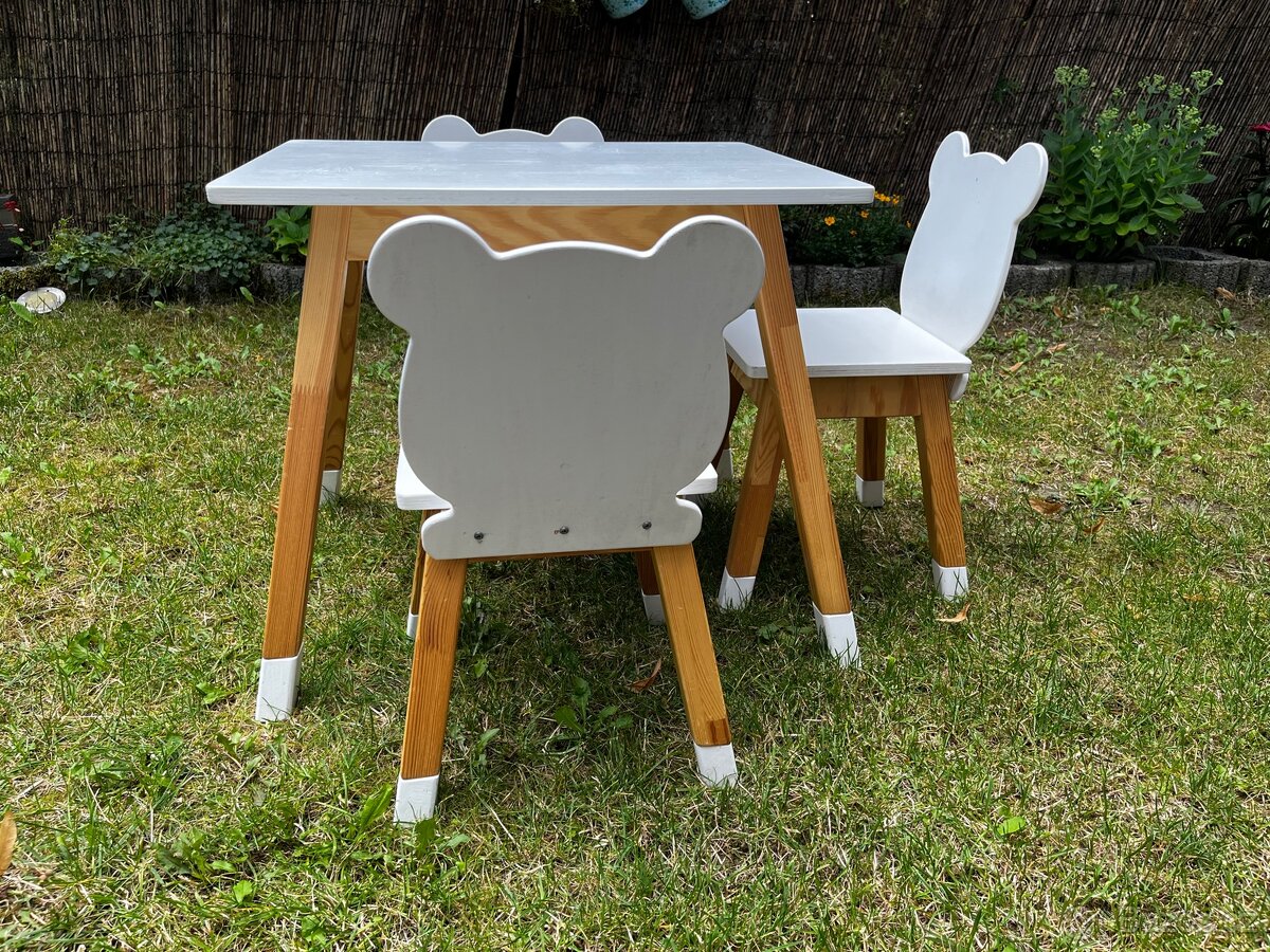 Stolek a židličky Elise design