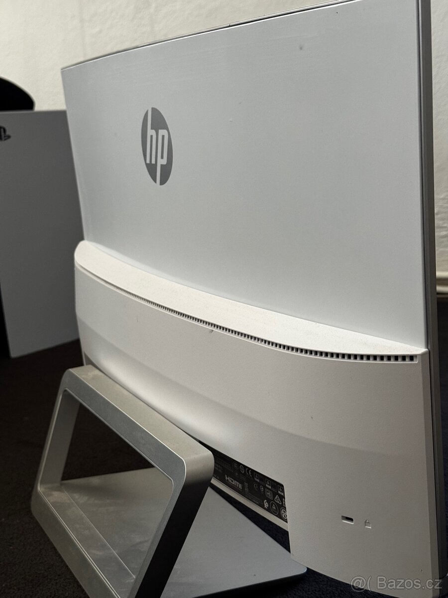 Herní PC set + monitor HP, klávesnice, podložka a myš Razer