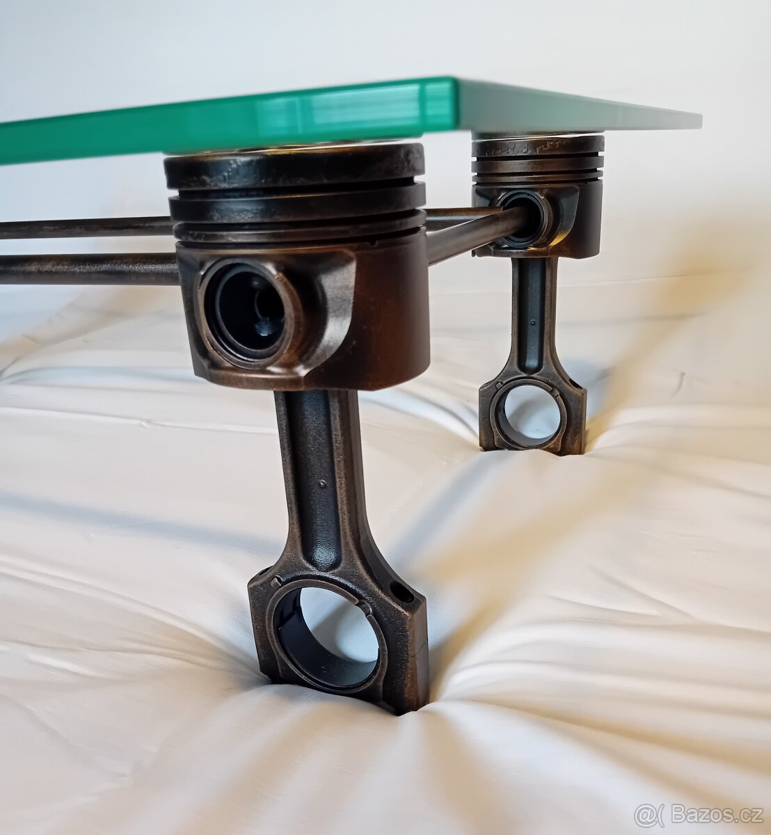 KONFERENČNÍ STOLEK PATINOVANÝ KOV - TVRZENÉ SKLO