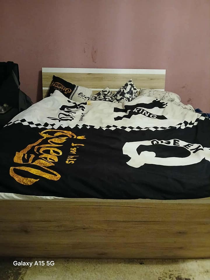 manželská postel