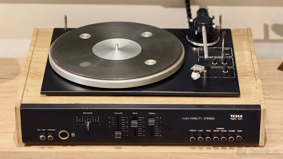 Gramofon Tesla NZC421 PO RENOVACI