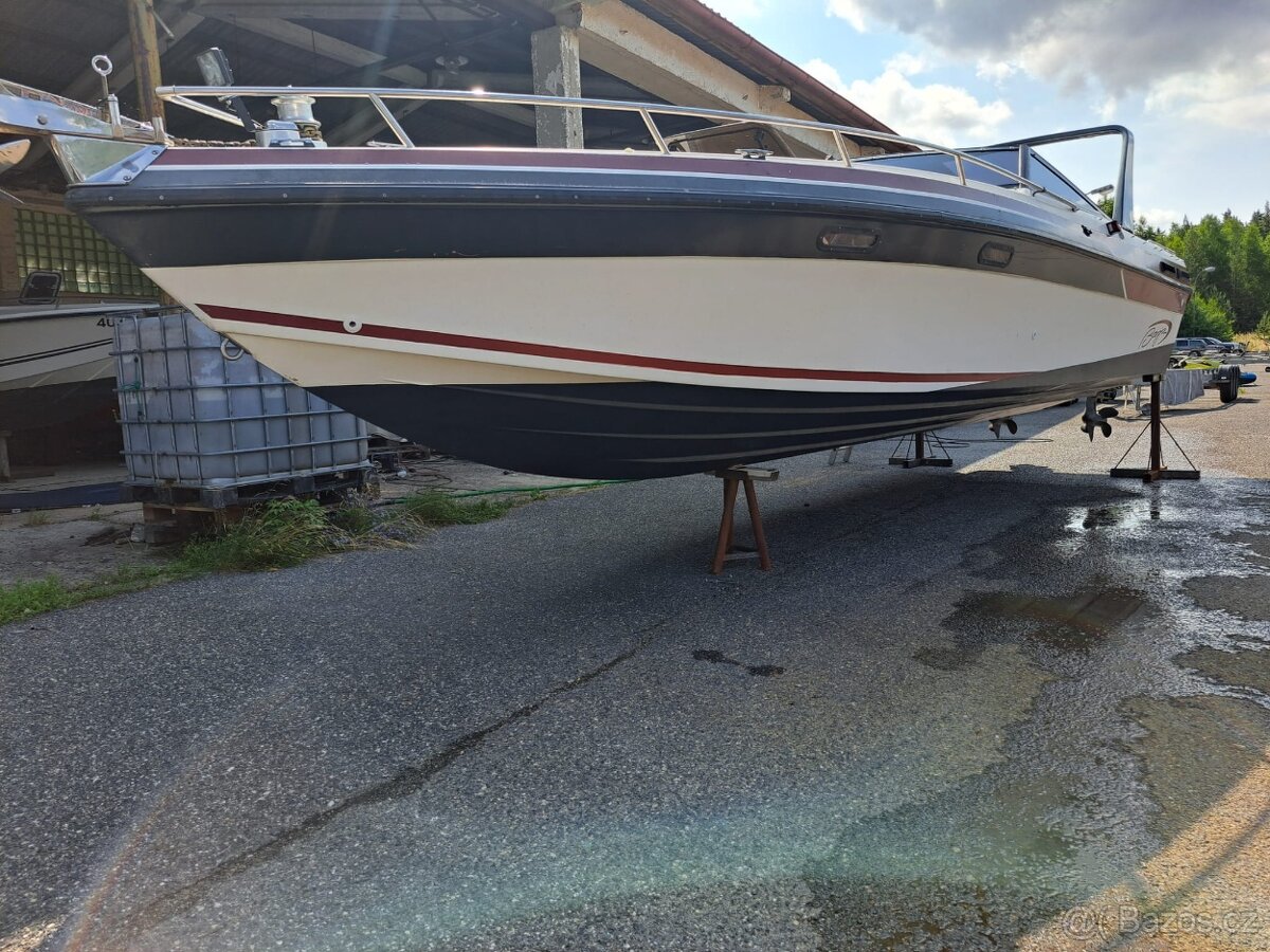 Motorová kajutová loď Baja Force 275