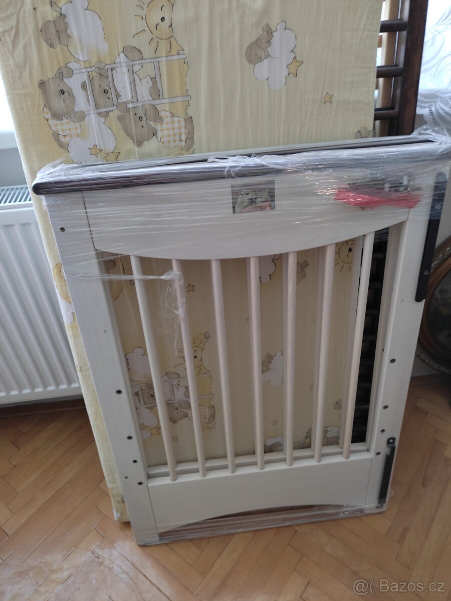 Postýlka - použitá, bez vad, včetně povlečení aj.