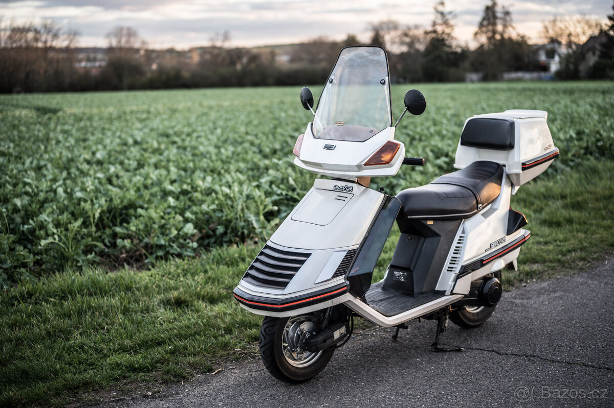 Honda Spacy 1986, najeto jen 11 tkm, první skútr s mrkačkou