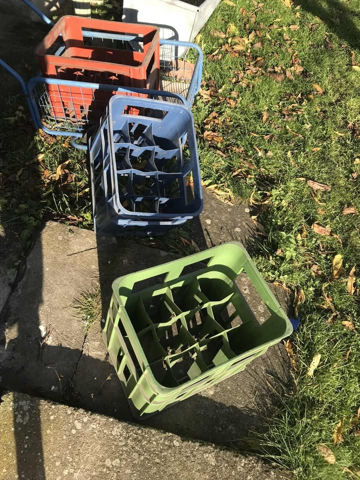 staré přepravky basy plastové na pivo a jiné 30kč/ks-Opočno