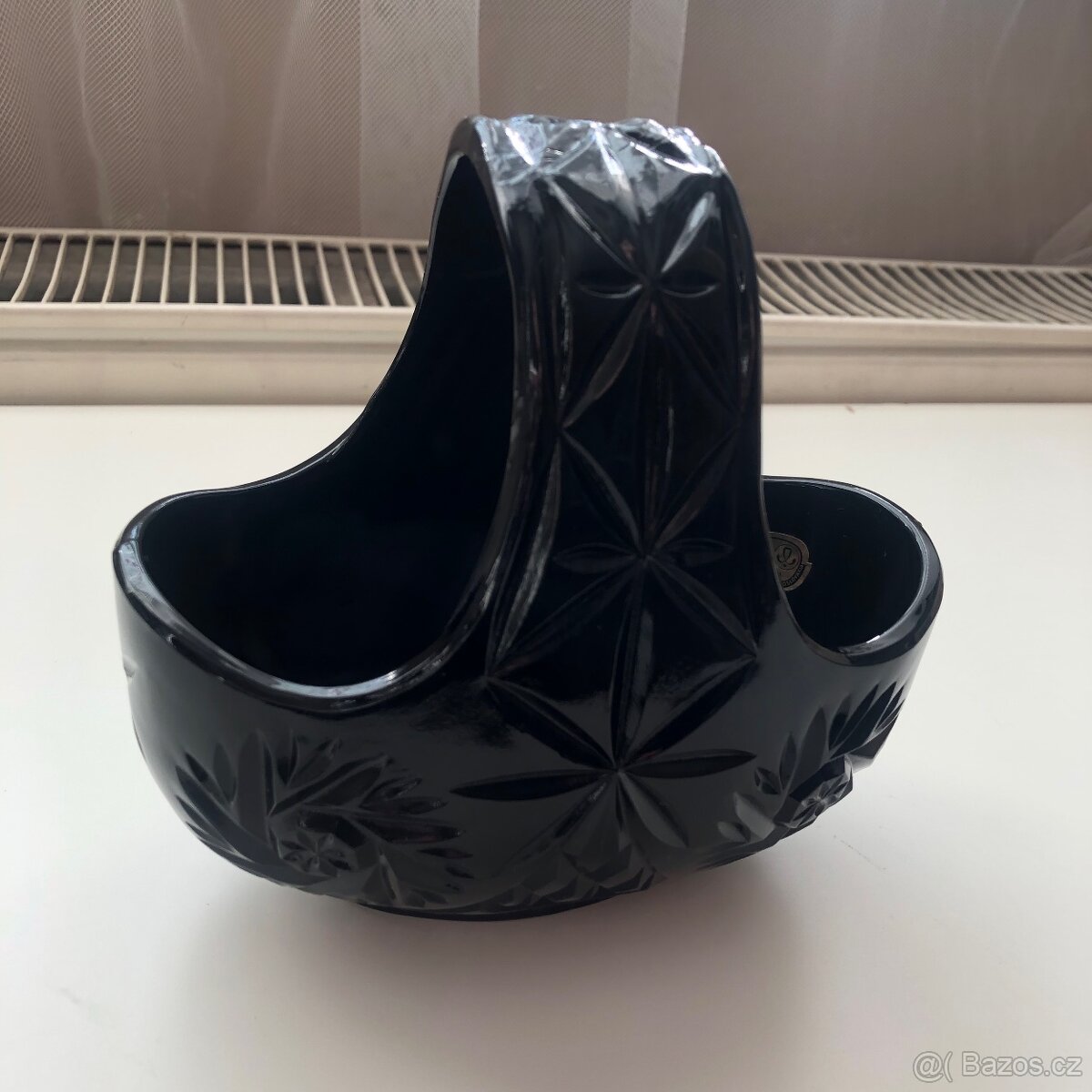 Černý broušený košík Bohemia