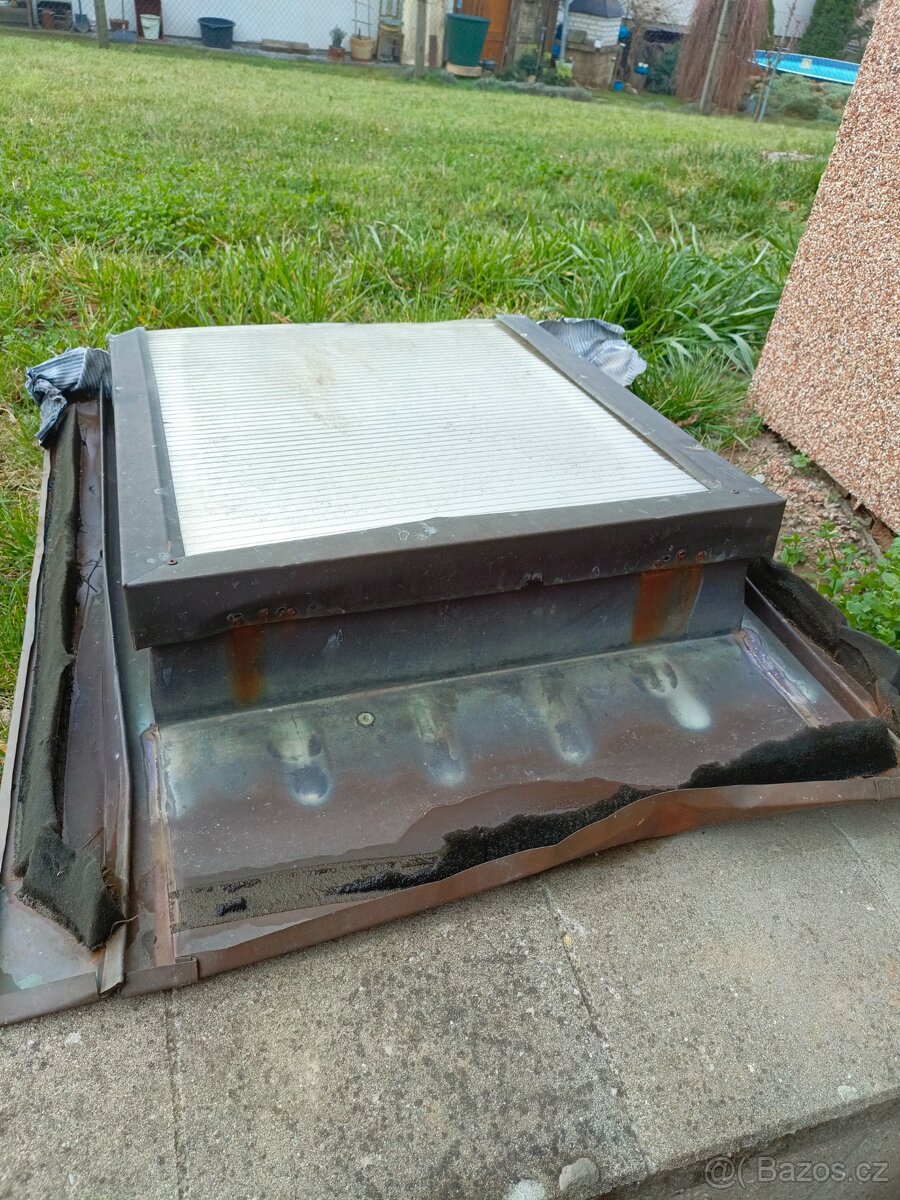 Měděný střešní výlez