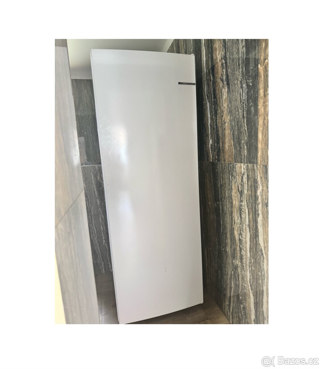 Volně stojící mrazák BOSCH GSN58VWEV