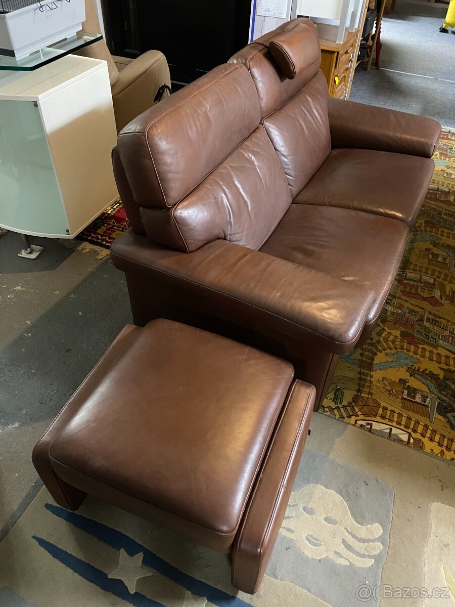 KOŽENÝ DVOUSED Segmüller -D POLOHOVATELNÝ, S PODNOŽNÍKEM