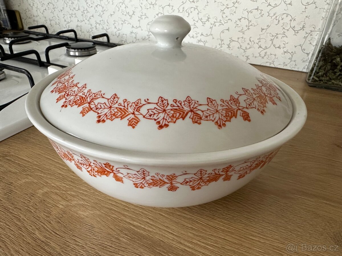 Porcelánová mísa na polévku